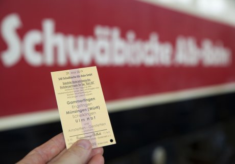 Unterzeichnung Verkehrsvertrag SAB GmbH Netz 50 Ehrenkarte